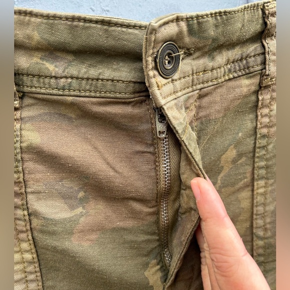 Anthropologie the Wanderer shorts, camo, size 29 - Picture 6 of 11